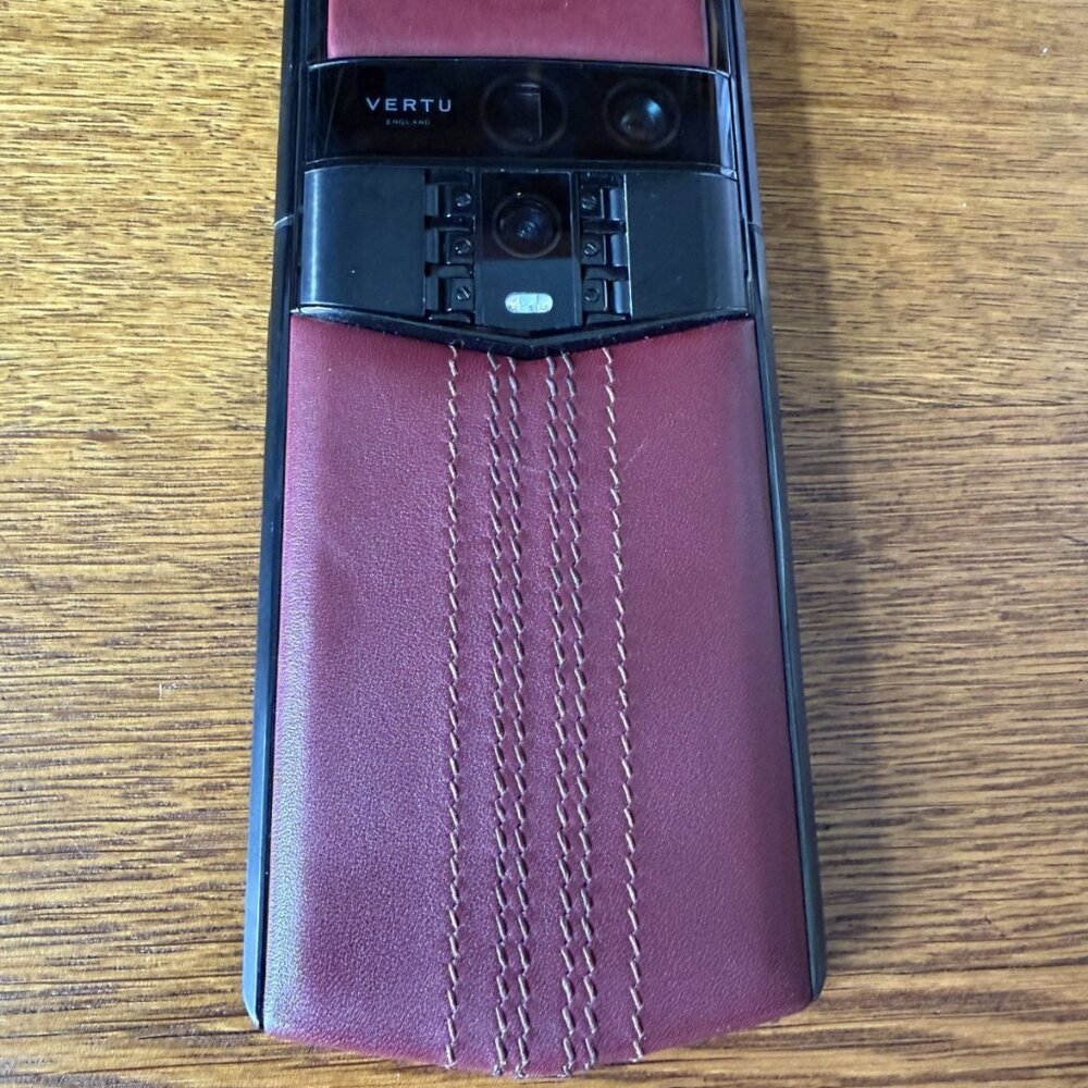 Vertu Agent Q Stitched Calfskin, 6.02" AMOLED 120Hz Display, 16GB+1TB Storage